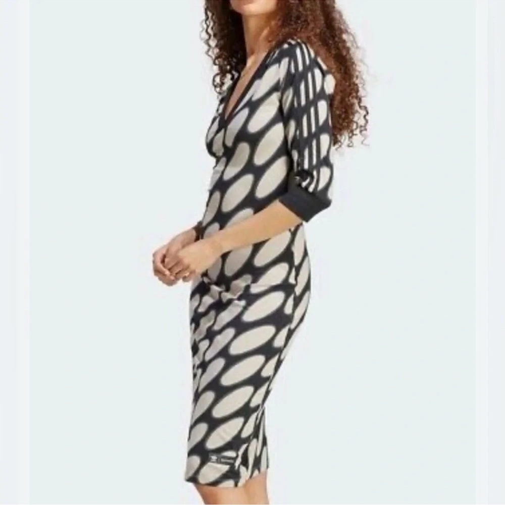 Adidas X Marimekko Graphic Midi Tee
Dress Size Medium Black Tan Limited Edition - Picture 5 of 13